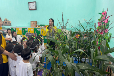 BÉ KHÁM PHÁ KHOA HỌC “BẮP NGÔ KỲ DIỆU”  TẠI TRƯỜNG MẦM NON HOÀNG NAM